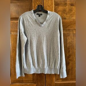 Banana Republic Light Grey VNeck Pullover Sweater - Men's Size Medium